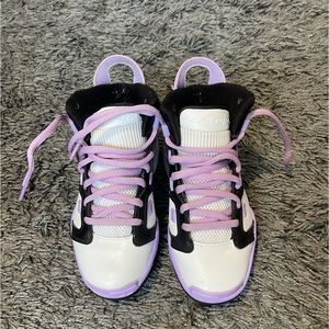 Kids Jordan sneakers big girl 4.5
